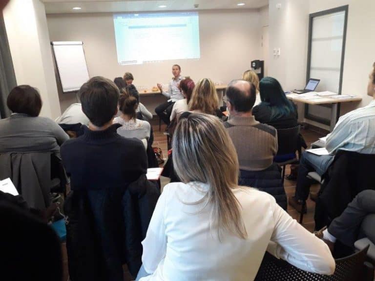 Formation en hypnose : les futurs praticiens au travail…