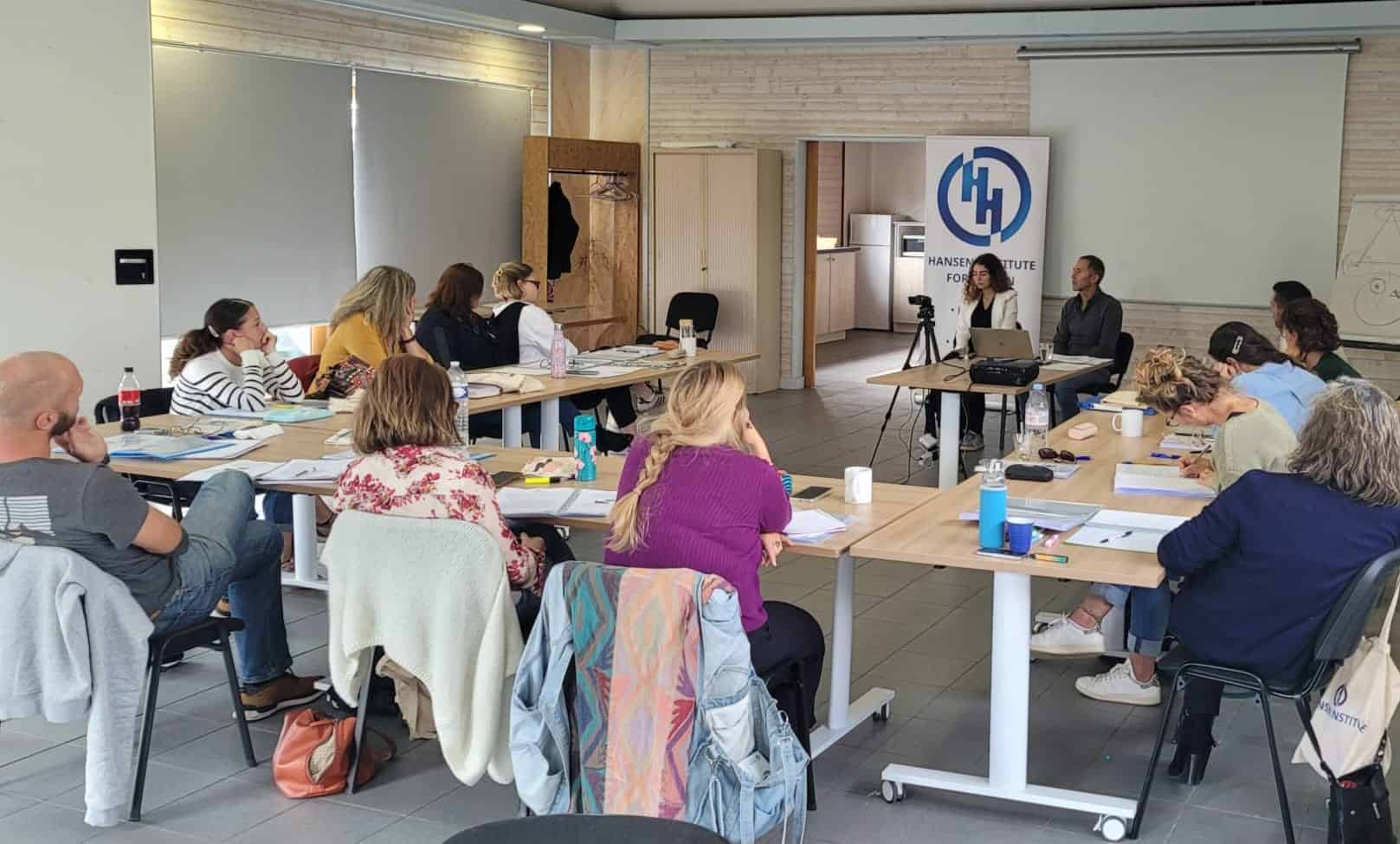Formation hypnose rapide elmanienne — démonstration d’une induction rapide en salle