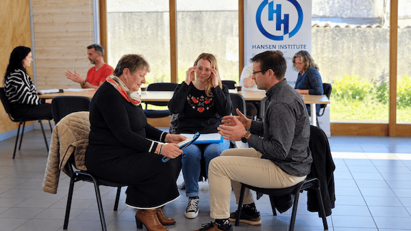 Exercice pratique pendant une formation en psychothérapie à Pau